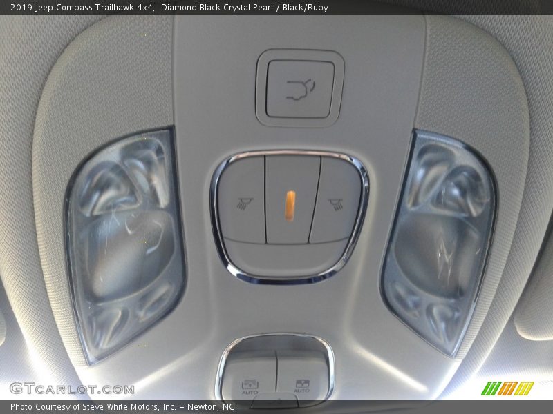 Diamond Black Crystal Pearl / Black/Ruby 2019 Jeep Compass Trailhawk 4x4
