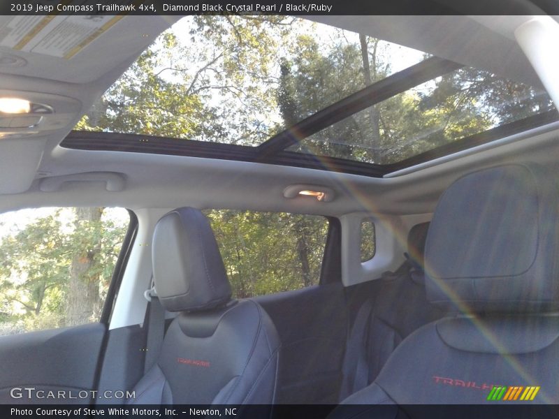 Diamond Black Crystal Pearl / Black/Ruby 2019 Jeep Compass Trailhawk 4x4