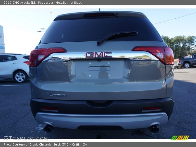 Pepperdust Metallic / Jet Black 2019 GMC Acadia SLE