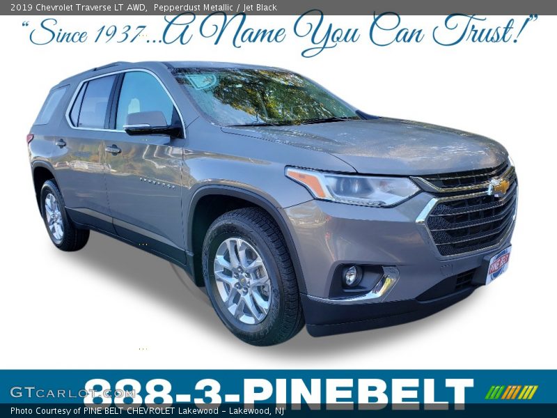 Pepperdust Metallic / Jet Black 2019 Chevrolet Traverse LT AWD