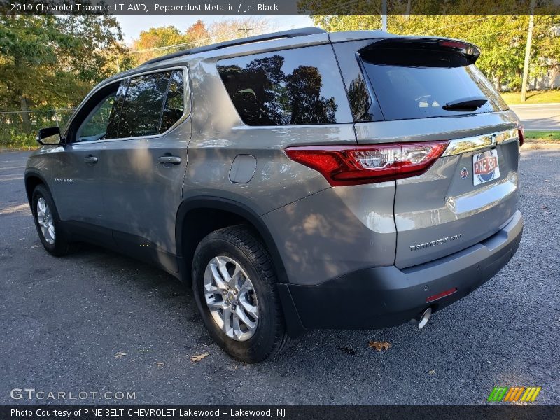 Pepperdust Metallic / Jet Black 2019 Chevrolet Traverse LT AWD