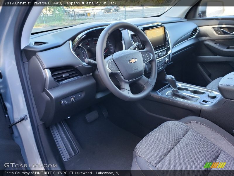 Pepperdust Metallic / Jet Black 2019 Chevrolet Traverse LT AWD