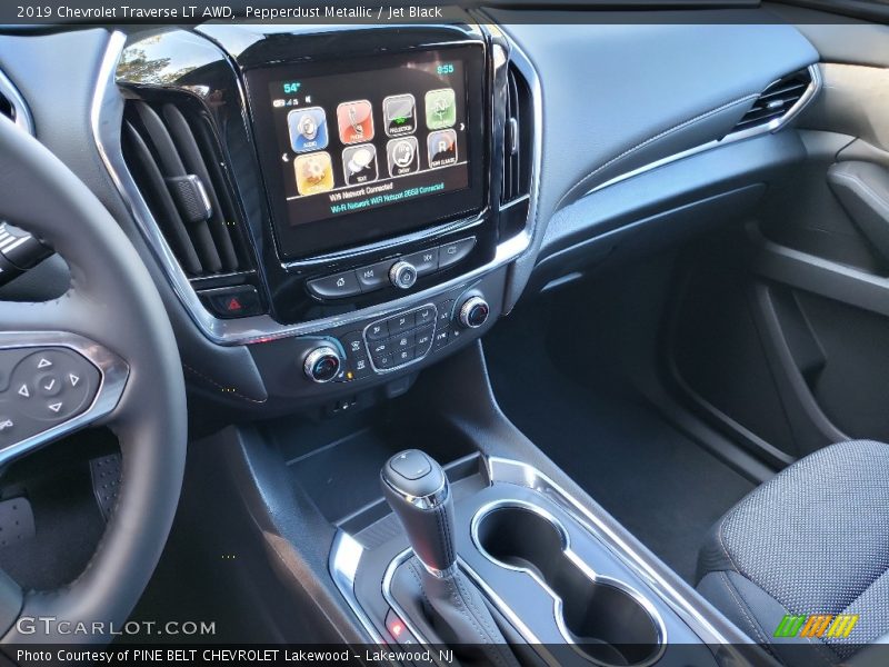 Pepperdust Metallic / Jet Black 2019 Chevrolet Traverse LT AWD