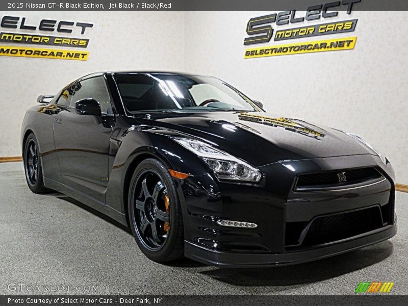 Front 3/4 View of 2015 GT-R Black Edition