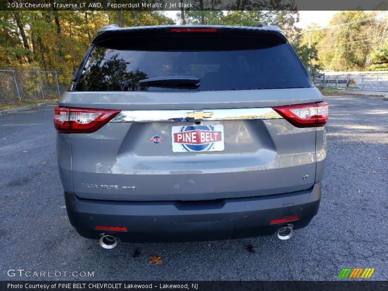 Pepperdust Metallic / Jet Black 2019 Chevrolet Traverse LT AWD