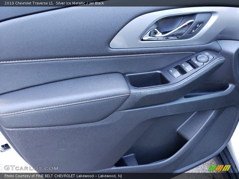 Silver Ice Metallic / Jet Black 2019 Chevrolet Traverse LS