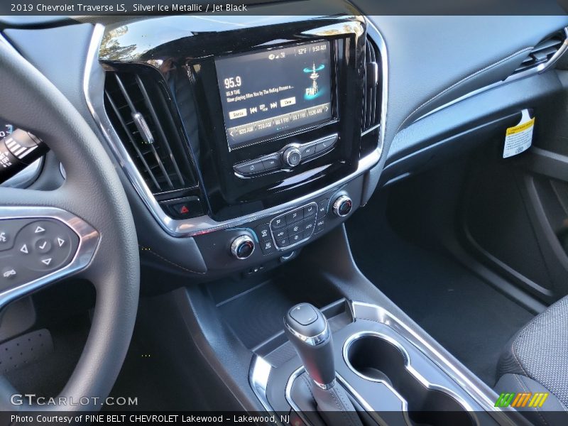 Silver Ice Metallic / Jet Black 2019 Chevrolet Traverse LS