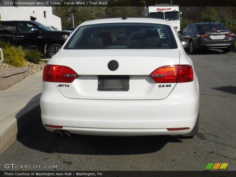 Candy White / Titan Black 2013 Volkswagen Jetta SE Sedan