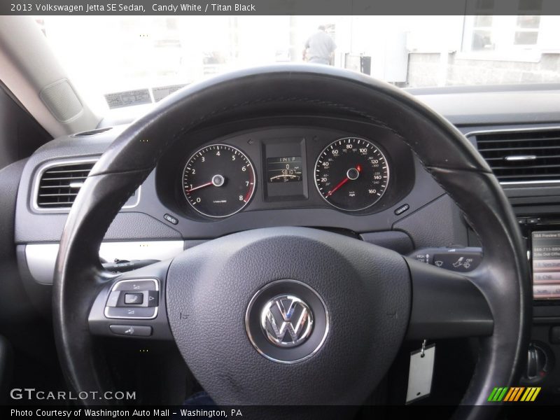 Candy White / Titan Black 2013 Volkswagen Jetta SE Sedan