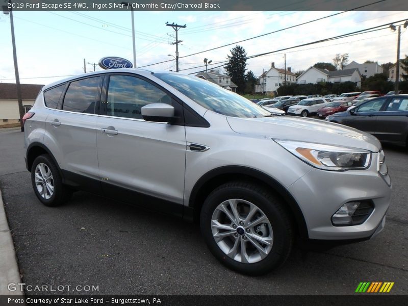 Front 3/4 View of 2019 Escape SE 4WD