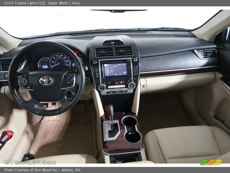 Super White / Ivory 2014 Toyota Camry XLE
