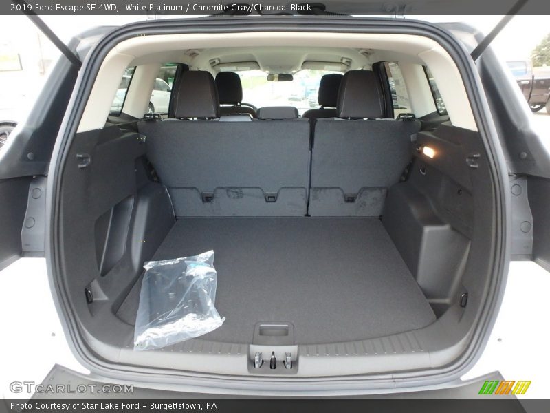 White Platinum / Chromite Gray/Charcoal Black 2019 Ford Escape SE 4WD