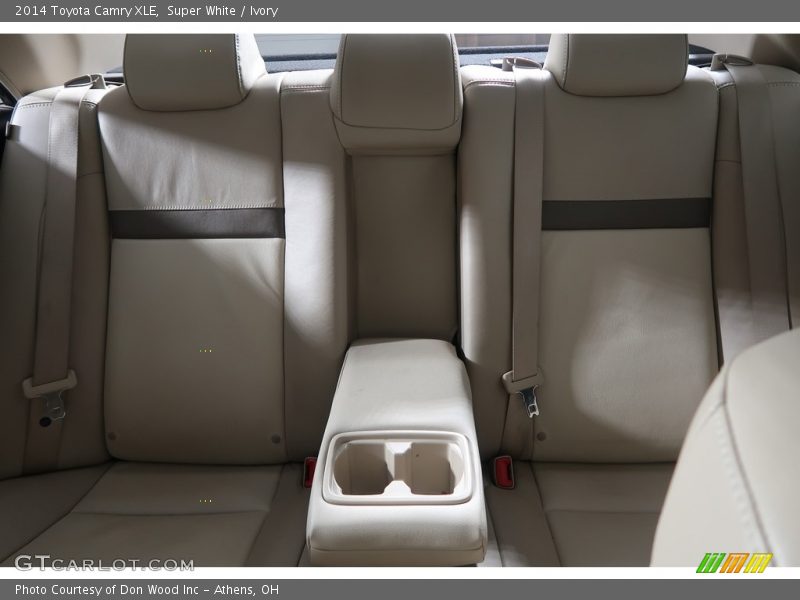 Super White / Ivory 2014 Toyota Camry XLE