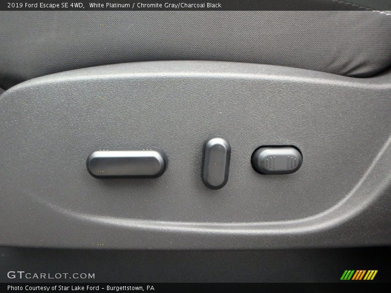 White Platinum / Chromite Gray/Charcoal Black 2019 Ford Escape SE 4WD