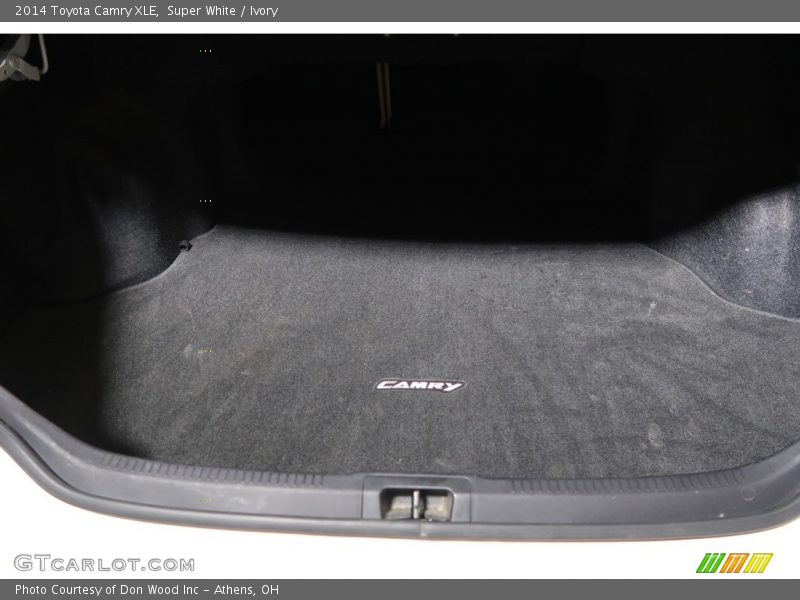 Super White / Ivory 2014 Toyota Camry XLE