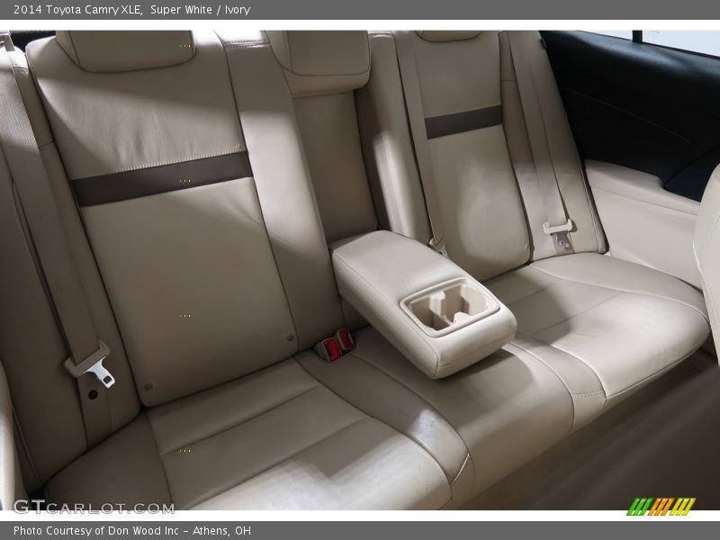 Super White / Ivory 2014 Toyota Camry XLE