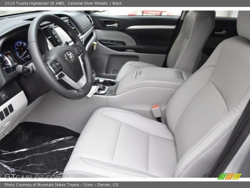 Celestial Silver Metallic / Black 2019 Toyota Highlander SE AWD