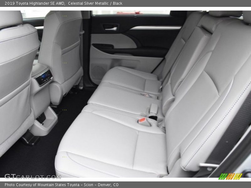 Celestial Silver Metallic / Black 2019 Toyota Highlander SE AWD