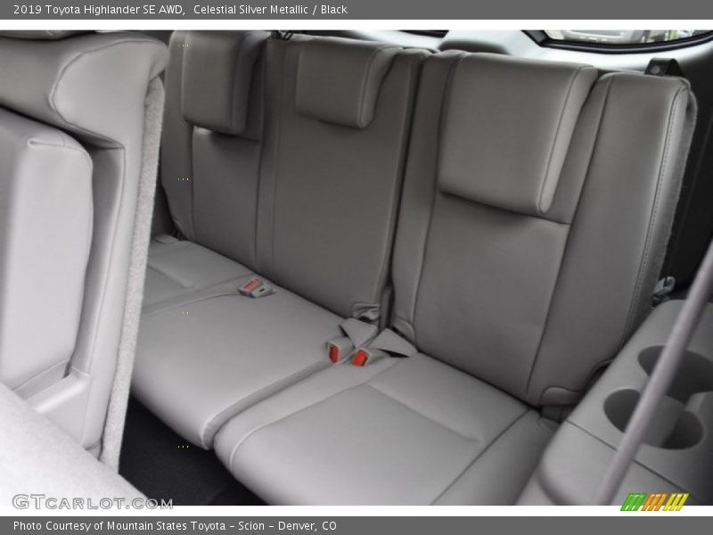 Celestial Silver Metallic / Black 2019 Toyota Highlander SE AWD