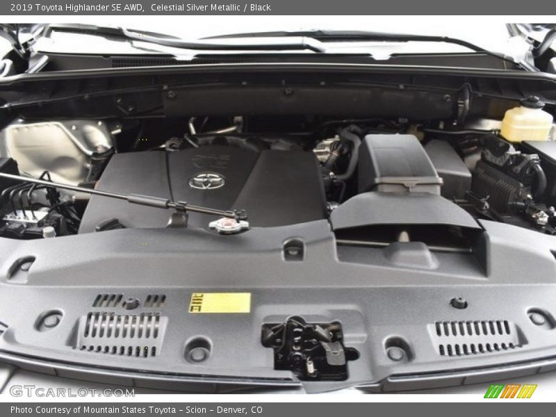 Celestial Silver Metallic / Black 2019 Toyota Highlander SE AWD