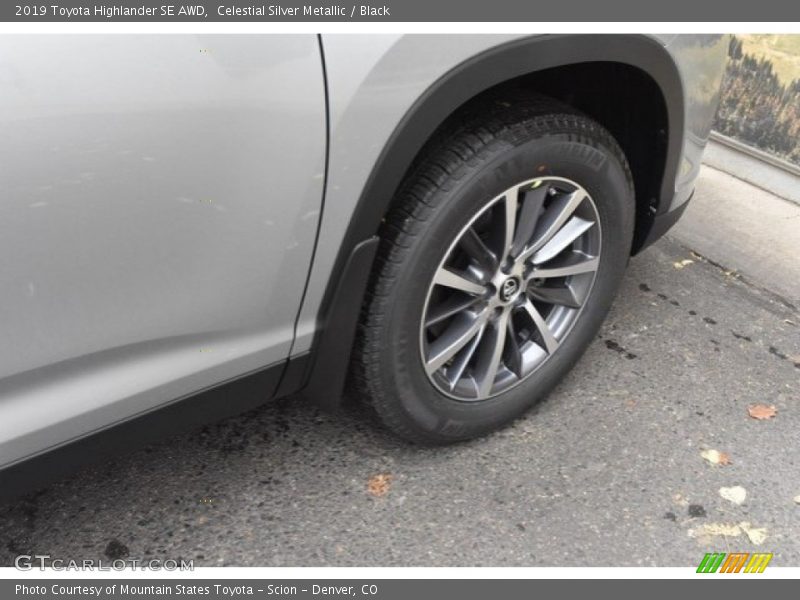 Celestial Silver Metallic / Black 2019 Toyota Highlander SE AWD