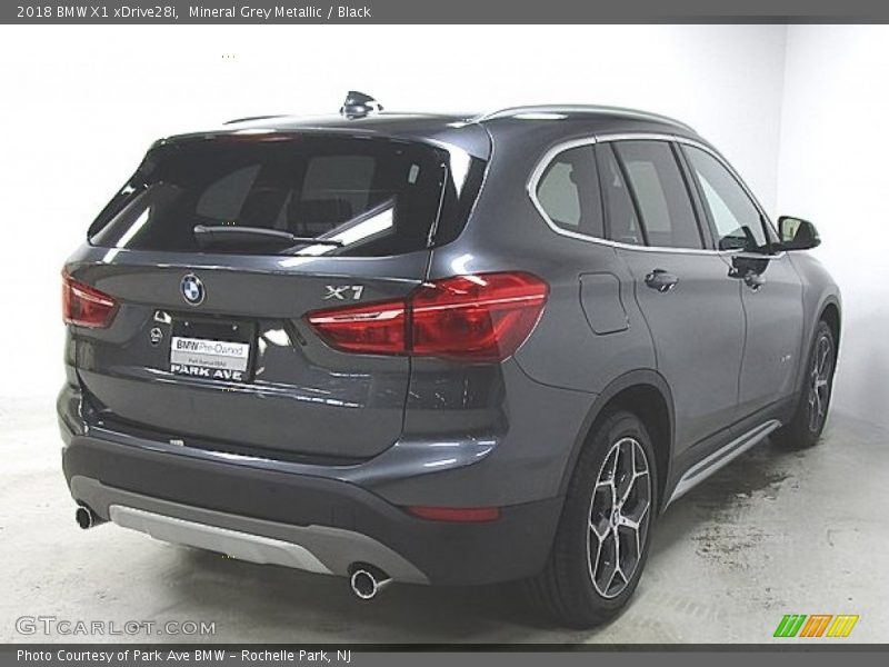 Mineral Grey Metallic / Black 2018 BMW X1 xDrive28i