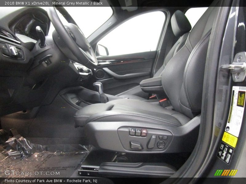 Mineral Grey Metallic / Black 2018 BMW X1 xDrive28i