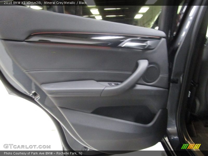 Mineral Grey Metallic / Black 2018 BMW X1 xDrive28i