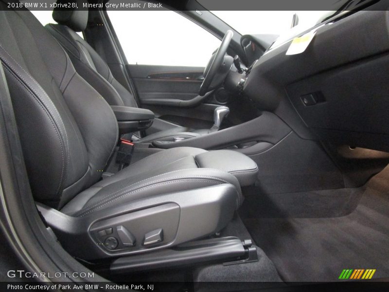 Mineral Grey Metallic / Black 2018 BMW X1 xDrive28i