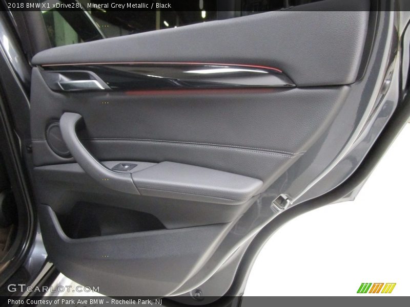 Mineral Grey Metallic / Black 2018 BMW X1 xDrive28i