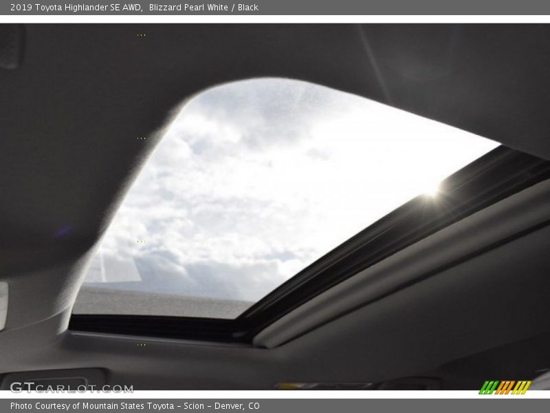Blizzard Pearl White / Black 2019 Toyota Highlander SE AWD