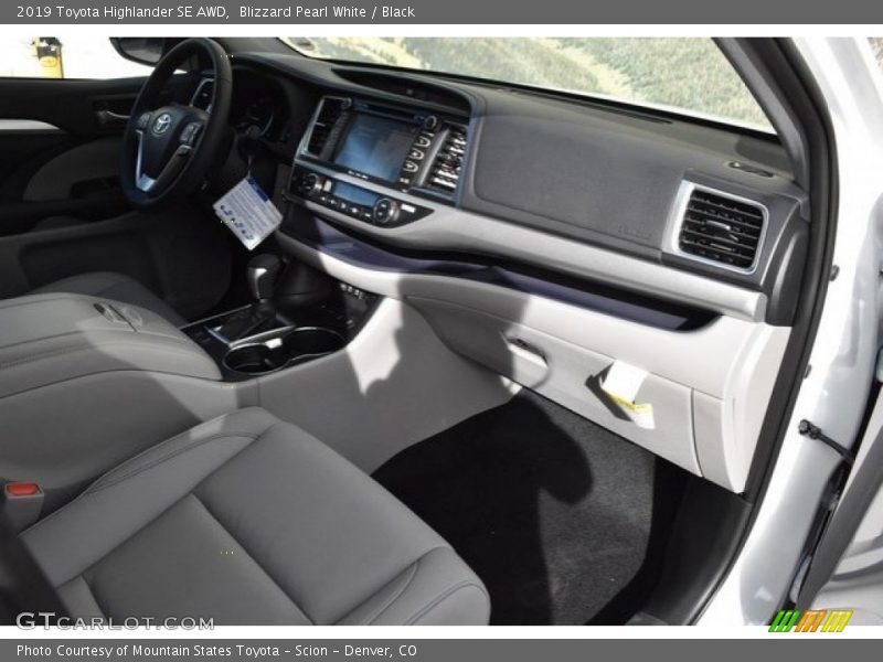 Blizzard Pearl White / Black 2019 Toyota Highlander SE AWD