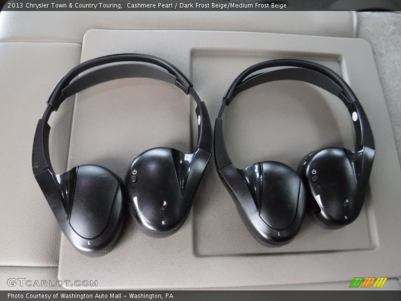 Cashmere Pearl / Dark Frost Beige/Medium Frost Beige 2013 Chrysler Town & Country Touring