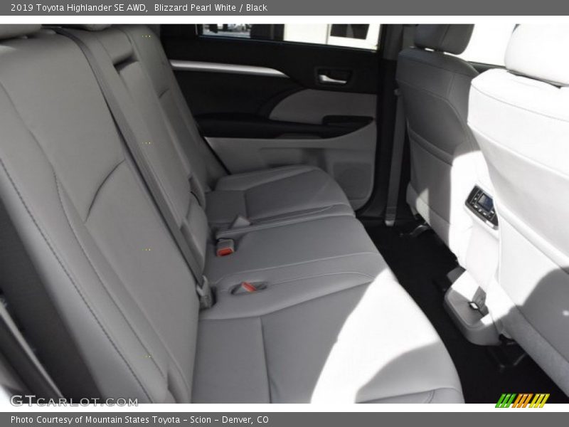 Blizzard Pearl White / Black 2019 Toyota Highlander SE AWD