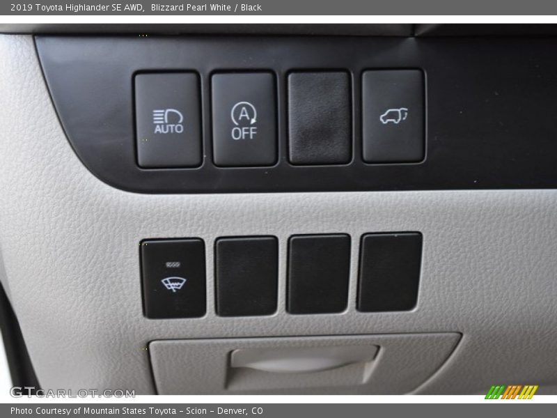 Blizzard Pearl White / Black 2019 Toyota Highlander SE AWD