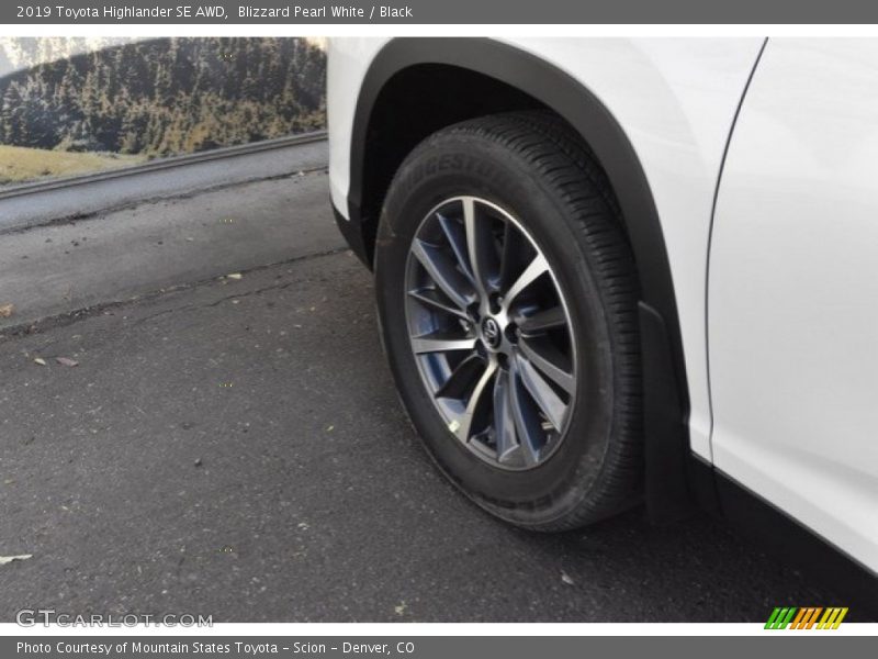 Blizzard Pearl White / Black 2019 Toyota Highlander SE AWD