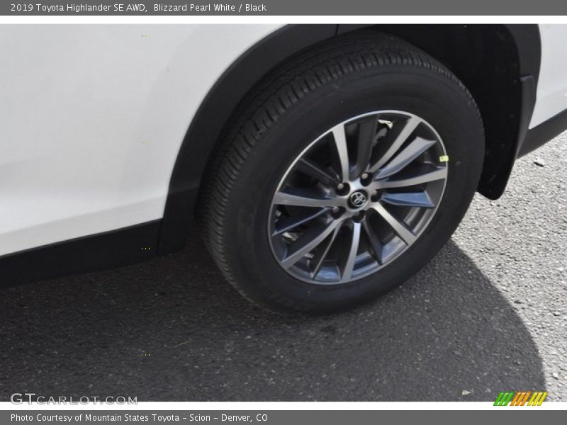 Blizzard Pearl White / Black 2019 Toyota Highlander SE AWD