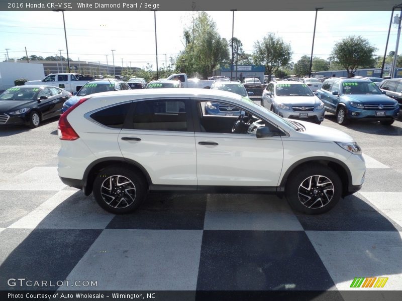 White Diamond Pearl / Beige 2016 Honda CR-V SE