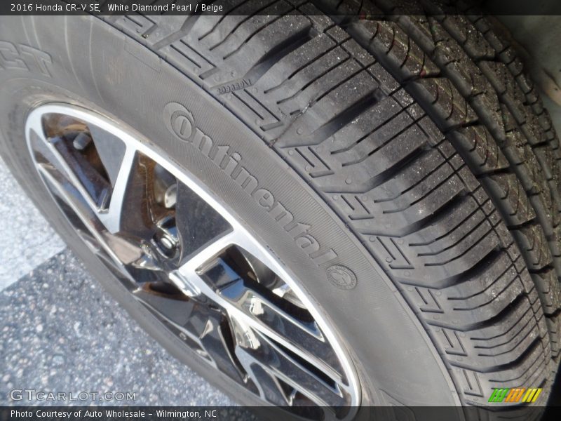 White Diamond Pearl / Beige 2016 Honda CR-V SE