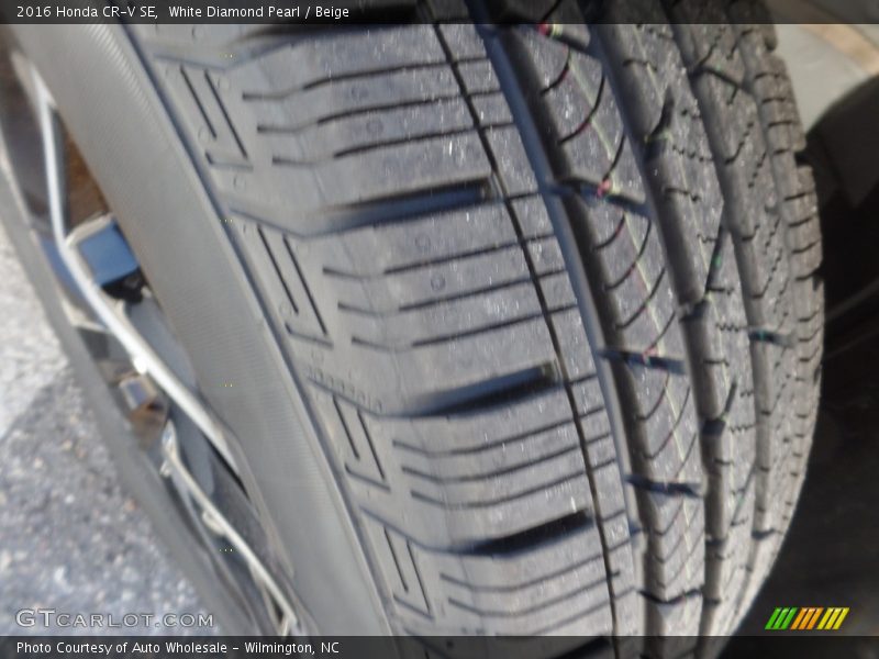 White Diamond Pearl / Beige 2016 Honda CR-V SE
