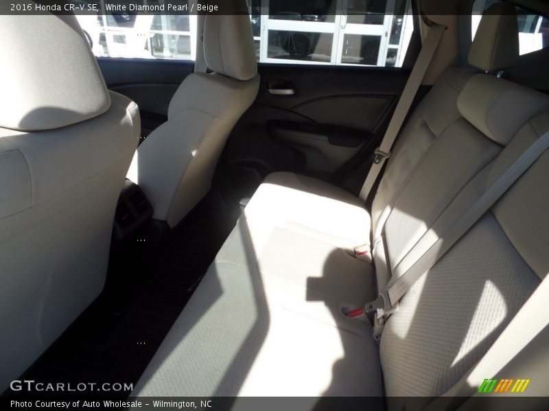 White Diamond Pearl / Beige 2016 Honda CR-V SE