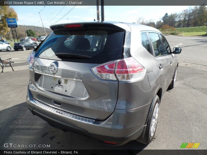 Gun Metallic / Charcoal 2016 Nissan Rogue S AWD