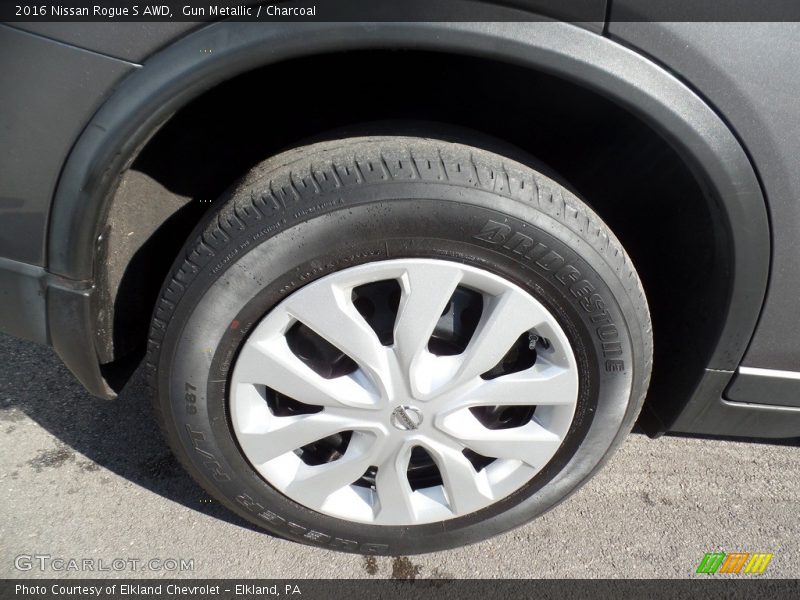 Gun Metallic / Charcoal 2016 Nissan Rogue S AWD