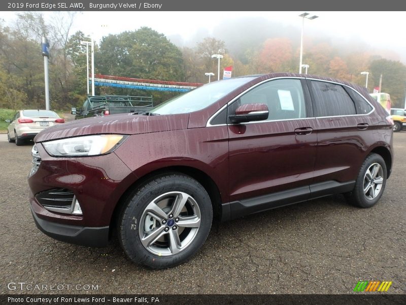 Front 3/4 View of 2019 Edge SEL AWD