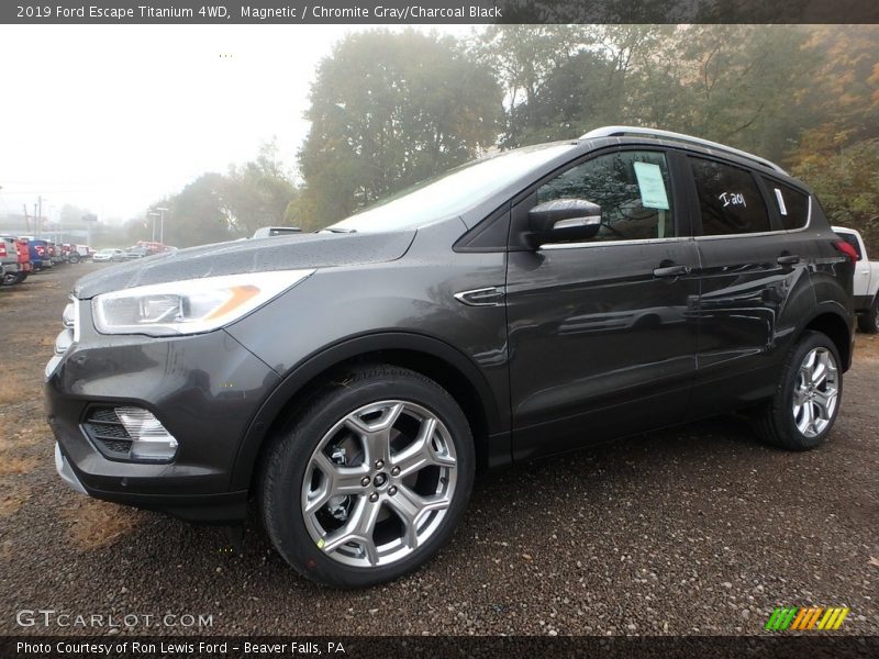 Front 3/4 View of 2019 Escape Titanium 4WD