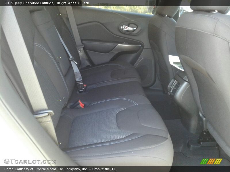 Bright White / Black 2019 Jeep Cherokee Latitude