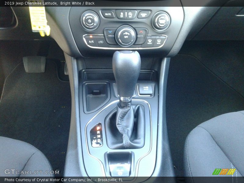 Bright White / Black 2019 Jeep Cherokee Latitude