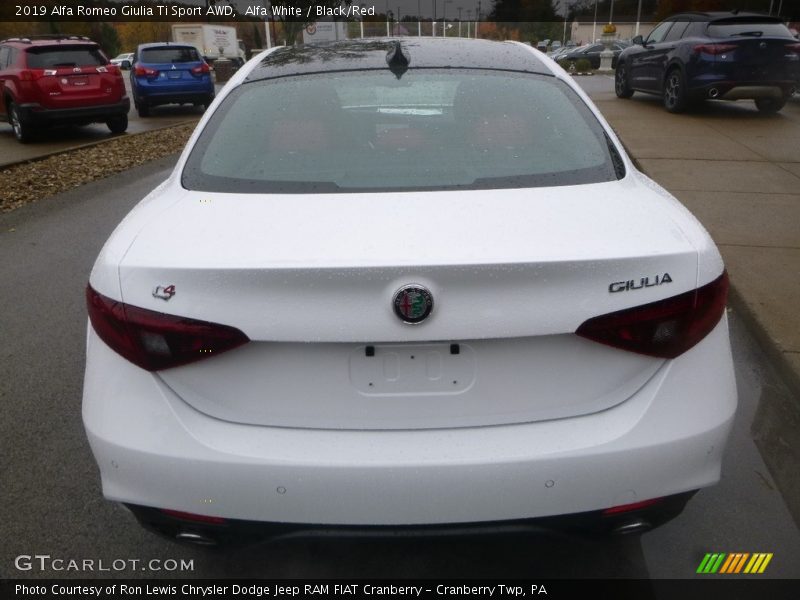 Alfa White / Black/Red 2019 Alfa Romeo Giulia Ti Sport AWD