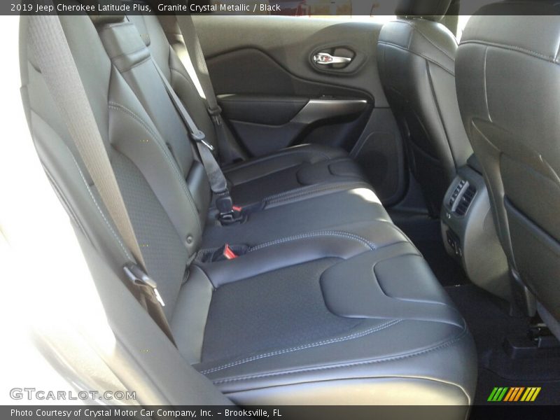 Granite Crystal Metallic / Black 2019 Jeep Cherokee Latitude Plus