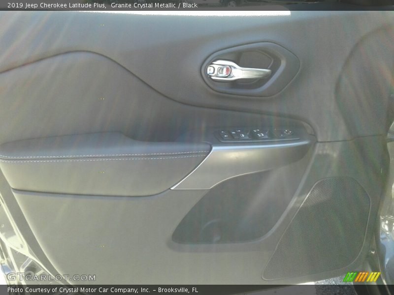 Granite Crystal Metallic / Black 2019 Jeep Cherokee Latitude Plus